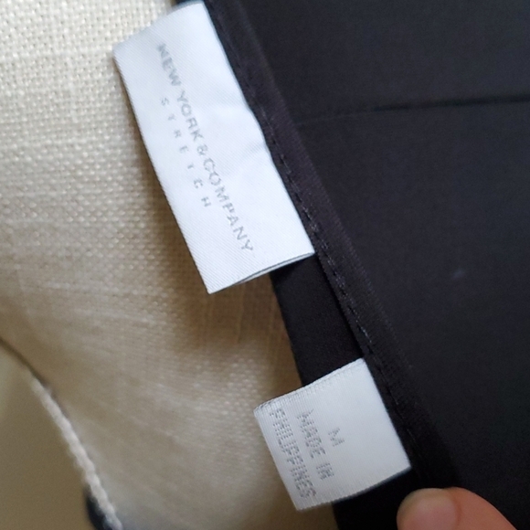 New York and Co cold shoulder top - Picture 3 of 4